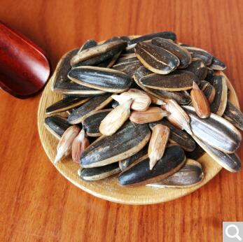 焦糖核桃紅棗與五香椒鹽原味瓜子 休閑零食的味覺盛宴